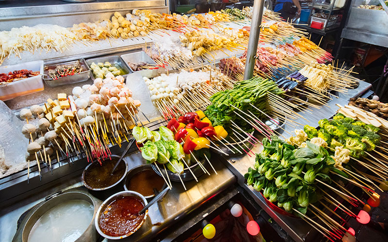 Enjoy the fresh flavours and colourful cuisine of Jalan Alor Street Food Market, Kuala Lumpur